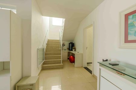 Casa de condomínio à venda com 400m², 3 quartos e 2 vagasSala