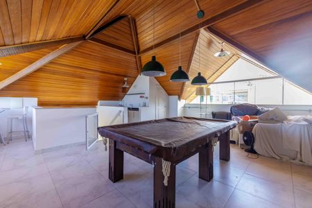 Casa de condomínio à venda com 400m², 3 quartos e 2 vagasSótão