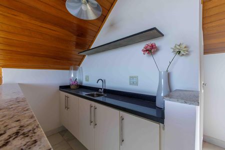 Casa de condomínio à venda com 400m², 3 quartos e 2 vagasSótão