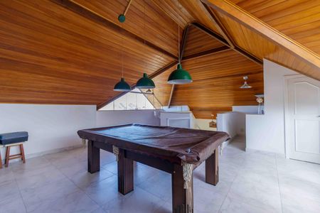 Casa de condomínio à venda com 400m², 3 quartos e 2 vagasSótão