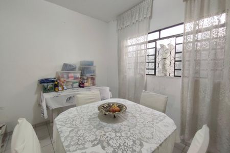 Casa à venda com 250m², 4 quartos e 2 vagas Casa à venda com 250m², 4 quartos e 2 vagasCopa