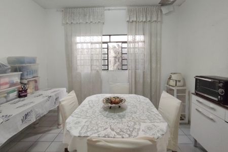 Casa à venda com 250m², 4 quartos e 2 vagas Casa à venda com 250m², 4 quartos e 2 vagasCopa