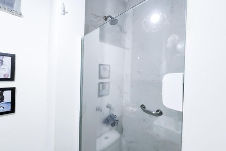 Apartamento à venda com 75m², 2 quartos e 1 vaga Apartamento à venda com 75m², 2 quartos e 1 vagaBanheiro