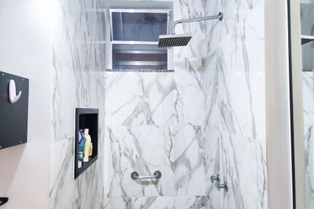 Apartamento à venda com 75m², 2 quartos e 1 vaga Apartamento à venda com 75m², 2 quartos e 1 vagaBanheiro da Suíte