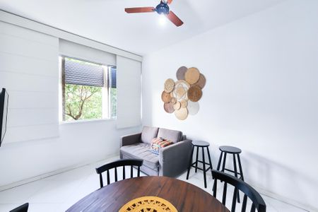 Apartamento à venda com 75m², 2 quartos e 1 vaga Apartamento à venda com 75m², 2 quartos e 1 vagaSala