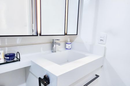 Apartamento à venda com 75m², 2 quartos e 1 vaga Apartamento à venda com 75m², 2 quartos e 1 vagaBanheiro da Suíte