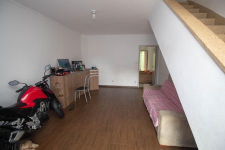 Casa à venda com 90m², 2 quartos e 2 vagas Casa à venda com 90m², 2 quartos e 2 vagasSala