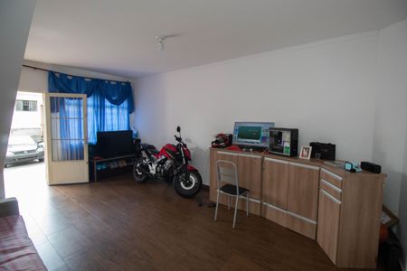 Casa à venda com 90m², 2 quartos e 2 vagas Casa à venda com 90m², 2 quartos e 2 vagasSala