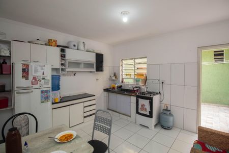 Casa à venda com 90m², 2 quartos e 2 vagas Casa à venda com 90m², 2 quartos e 2 vagasCozinha