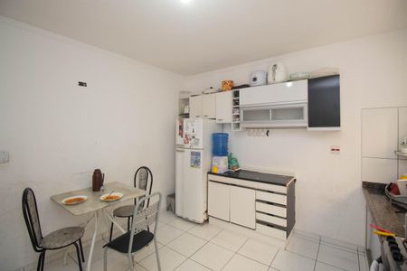 Casa à venda com 90m², 2 quartos e 2 vagas Casa à venda com 90m², 2 quartos e 2 vagasCozinha