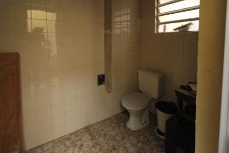 Casa à venda com 400m², 5 quartos e 4 vagasCasa 2 -Banheiro de Serviço
