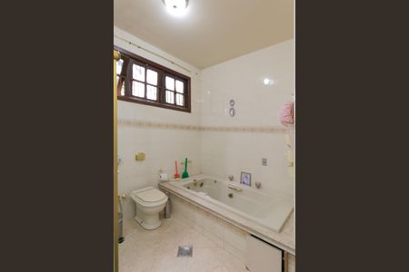 Casa à venda com 1100m², 5 quartos e 10 vagasBanheiro da Suíte