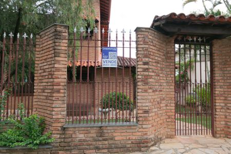 Casa à venda com 1100m², 5 quartos e 10 vagasFachada e Placa