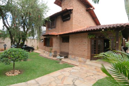 Casa à venda com 1100m², 5 quartos e 10 vagasEntrada