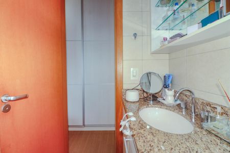 Apartamento para alugar com 66m², 2 quartos e 1 vaga Apartamento para alugar com 66m², 2 quartos e 1 vagaBanheiro da Suíte