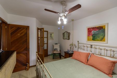 Casa à venda com 306m², 4 quartos e 2 vagasSuíte