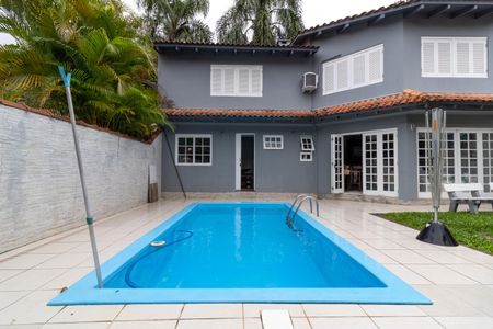 Casa à venda com 306m², 4 quartos e 2 vagasPiscina