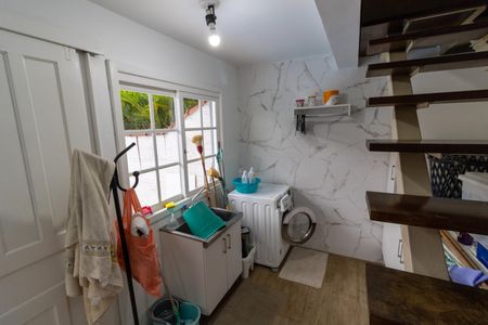 Casa à venda com 306m², 4 quartos e 2 vagasLavanderia