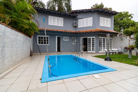 Casa à venda com 306m², 4 quartos e 2 vagasPiscina