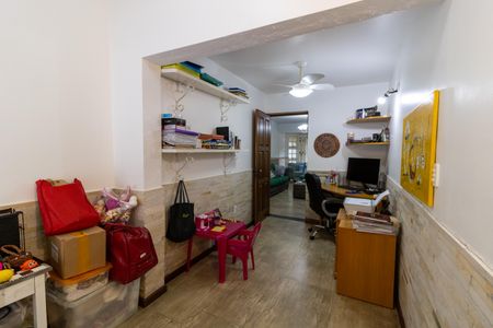 Casa à venda com 306m², 4 quartos e 2 vagasEscritório