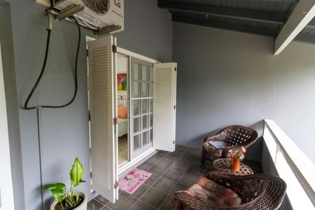 Casa à venda com 306m², 4 quartos e 2 vagasSacada Suíte