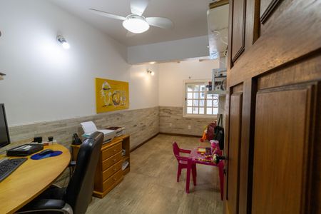 Casa à venda com 306m², 4 quartos e 2 vagasEscritório