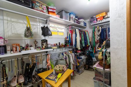 Casa à venda com 306m², 4 quartos e 2 vagasCloset da suíte