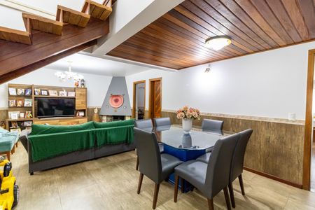 Casa à venda com 306m², 4 quartos e 2 vagasSala