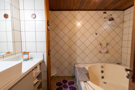 Casa à venda com 306m², 4 quartos e 2 vagasBanheiro da Suíte