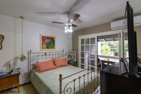 Casa à venda com 306m², 4 quartos e 2 vagasSuíte