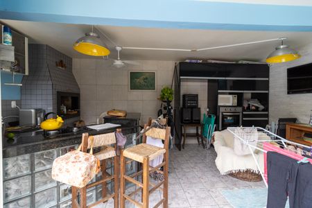 Casa à venda com 306m², 4 quartos e 2 vagasChurrasqueira