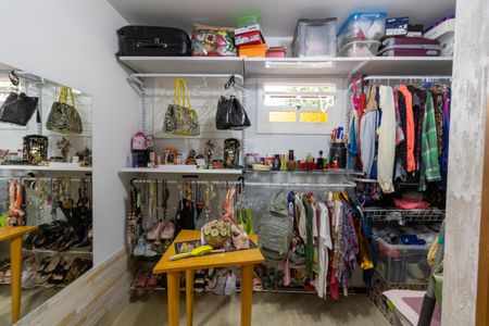 Casa à venda com 306m², 4 quartos e 2 vagasCloset da suíte