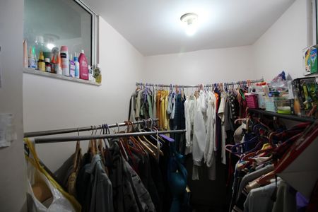 Apartamento à venda com 130m², 2 quartos e 2 vagasQuarto 2 - Closet