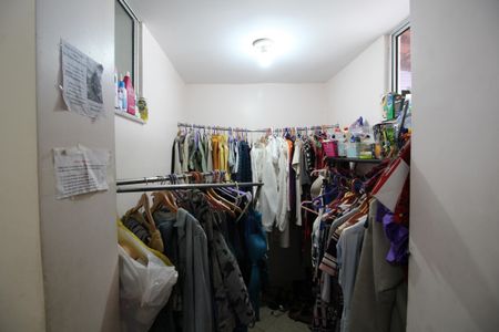 Apartamento à venda com 130m², 2 quartos e 2 vagasQuarto 2 - Closet