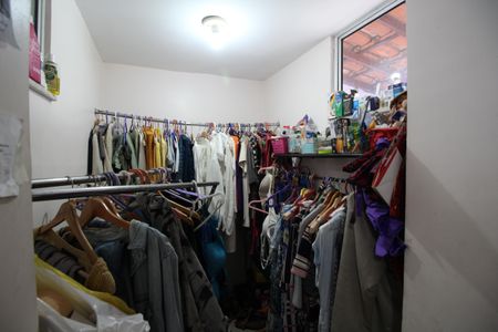 Apartamento à venda com 130m², 2 quartos e 2 vagasQuarto 2 - Closet