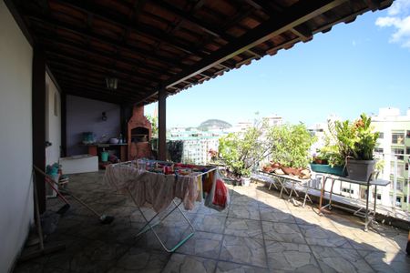 Apartamento à venda com 130m², 2 quartos e 2 vagasÁrea Externa