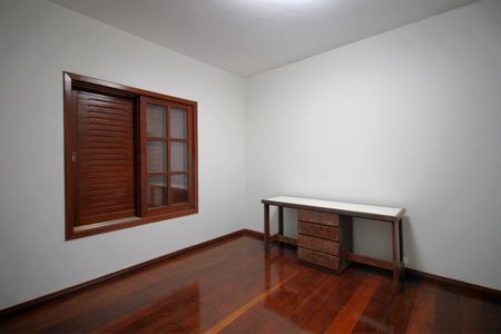 Casa à venda com 4500m², 5 quartos e 4 vagasQuarto 2