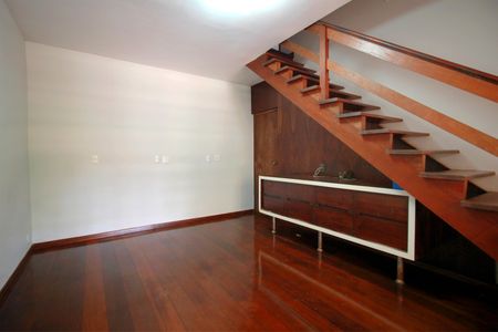 Casa à venda com 4500m², 5 quartos e 4 vagasSala de Estar 1