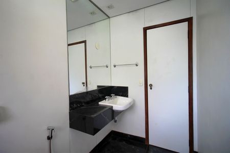 Casa à venda com 4500m², 5 quartos e 4 vagasBanheiro 1