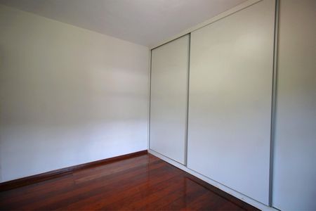 Casa à venda com 4500m², 5 quartos e 4 vagasQuarto 1