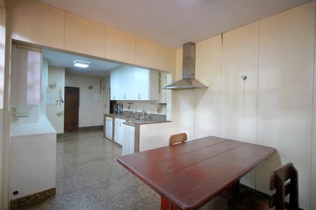 Casa à venda com 4500m², 5 quartos e 4 vagasCozinha