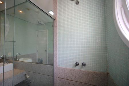 Casa à venda com 4500m², 5 quartos e 4 vagasBanheiro da Suíte