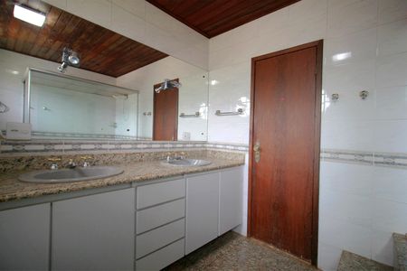Casa à venda com 4500m², 5 quartos e 4 vagasBanheiro 3