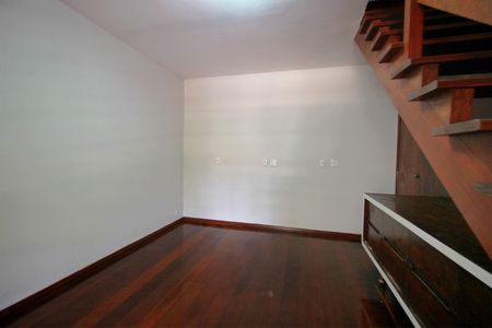 Casa à venda com 4500m², 5 quartos e 4 vagasSala de Estar 1