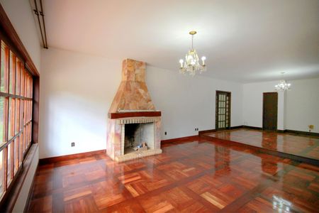 Casa à venda com 4500m², 5 quartos e 4 vagasSala