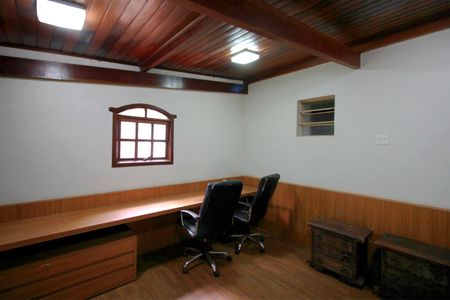 Casa à venda com 4500m², 5 quartos e 4 vagasEscritório