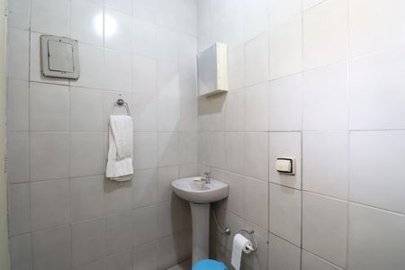 Casa à venda com 100m², 6 quartos e 3 vagasBanheiro Social