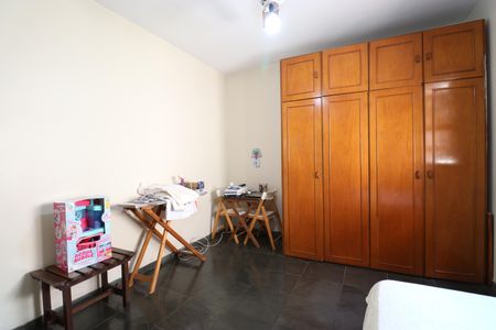 Casa à venda com 100m², 6 quartos e 3 vagasSuíte 1