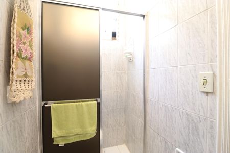 Casa à venda com 100m², 6 quartos e 3 vagasBanheiro da Suíte 2