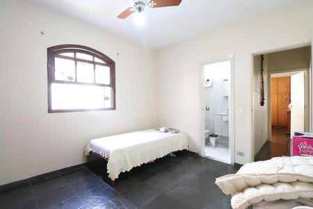 Casa à venda com 100m², 6 quartos e 3 vagasSuíte 1